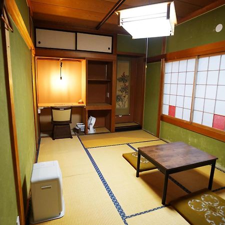 Hostel Murasaki Ryokan Такаяма Екстериор снимка