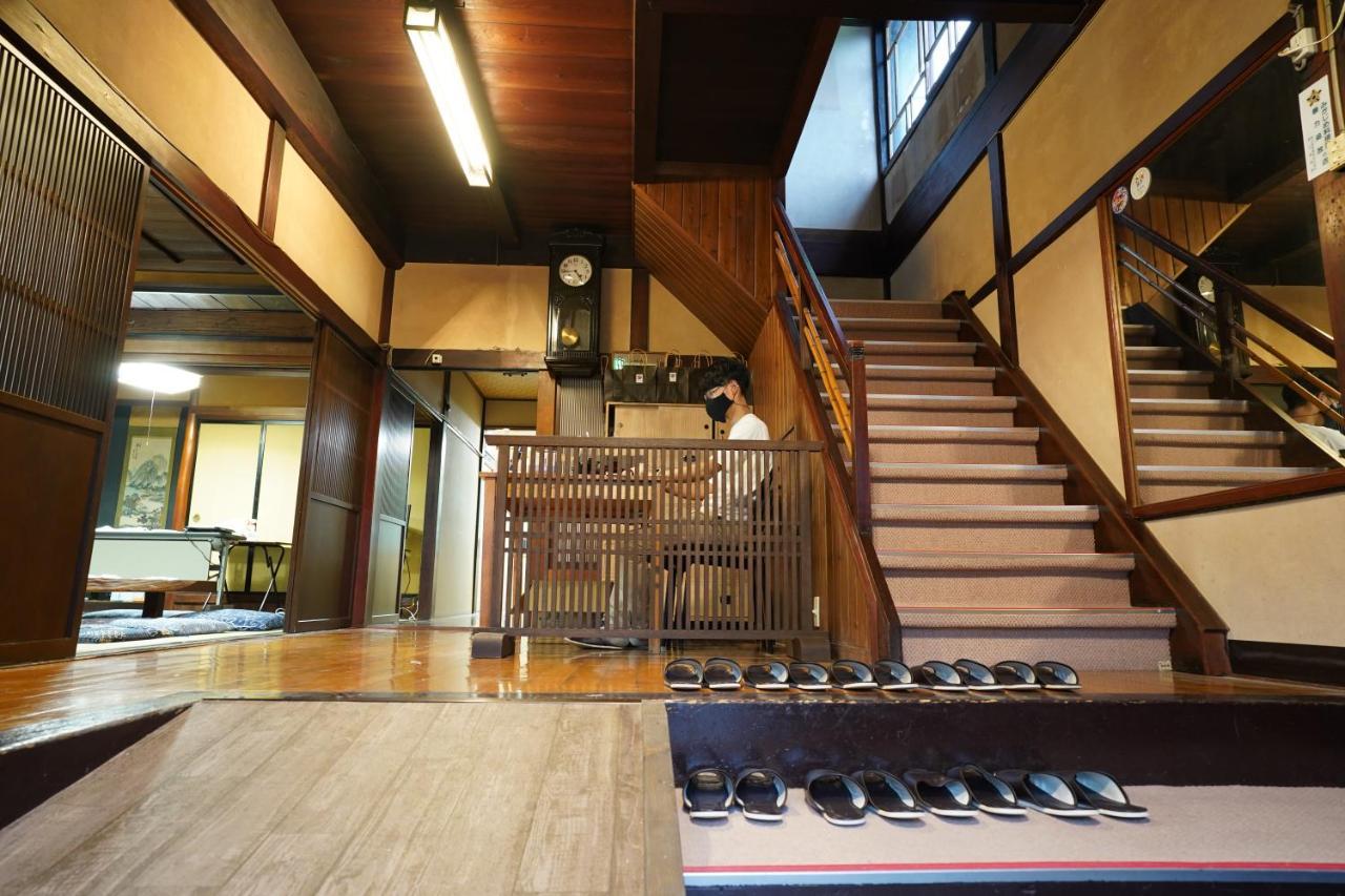 Hostel Murasaki Ryokan Такаяма Екстериор снимка