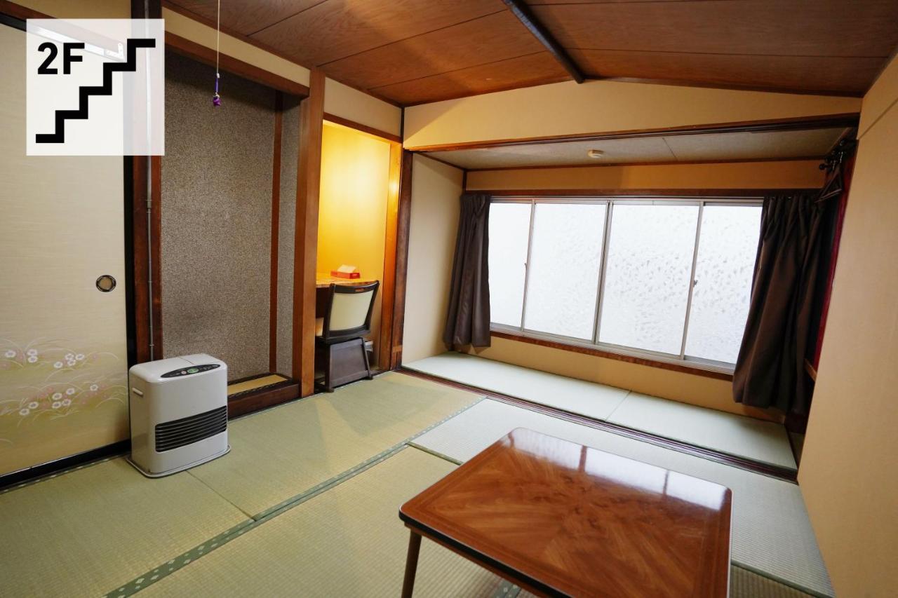 Hostel Murasaki Ryokan Такаяма Екстериор снимка