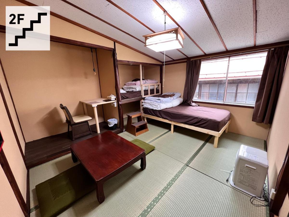 Hostel Murasaki Ryokan Такаяма Екстериор снимка