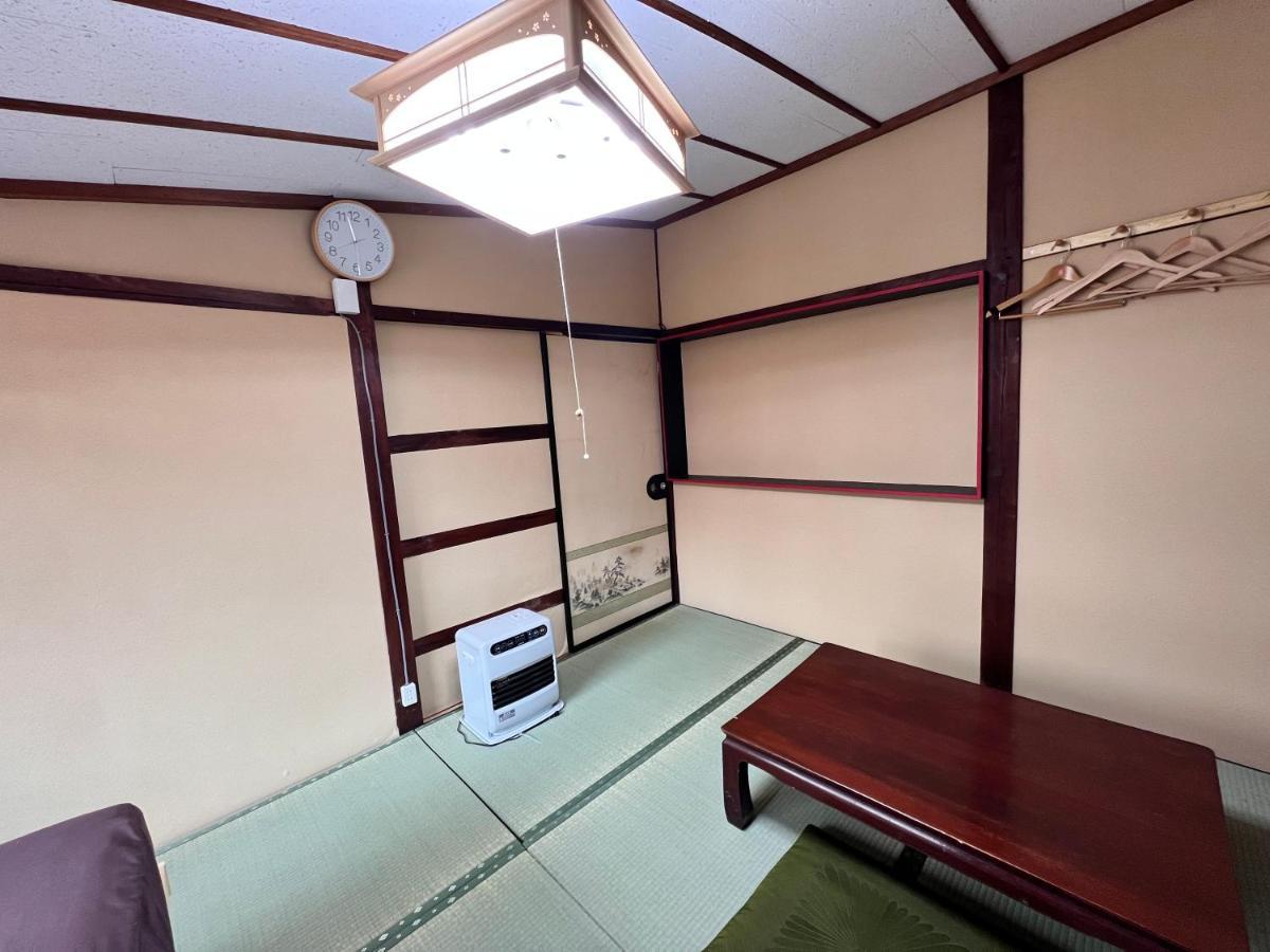 Hostel Murasaki Ryokan Такаяма Екстериор снимка