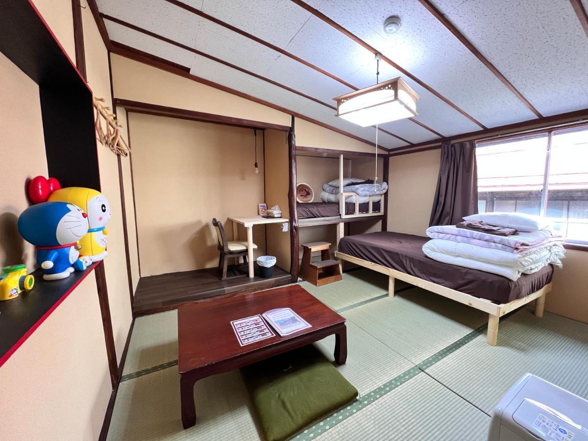 Hostel Murasaki Ryokan Такаяма Екстериор снимка