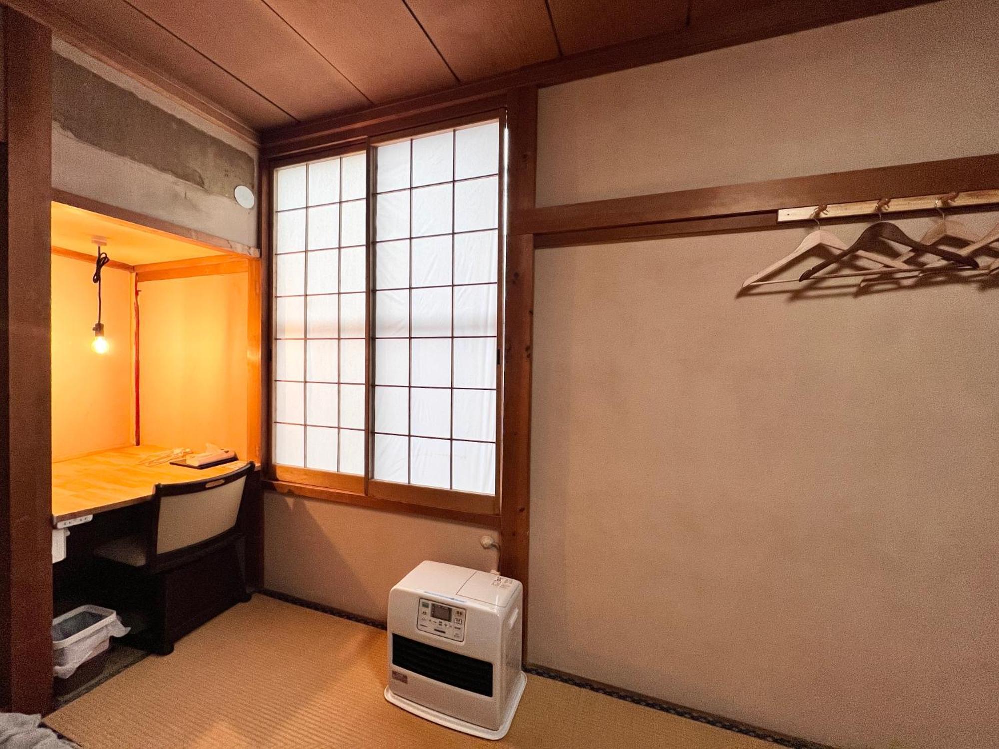 Hostel Murasaki Ryokan Такаяма Екстериор снимка