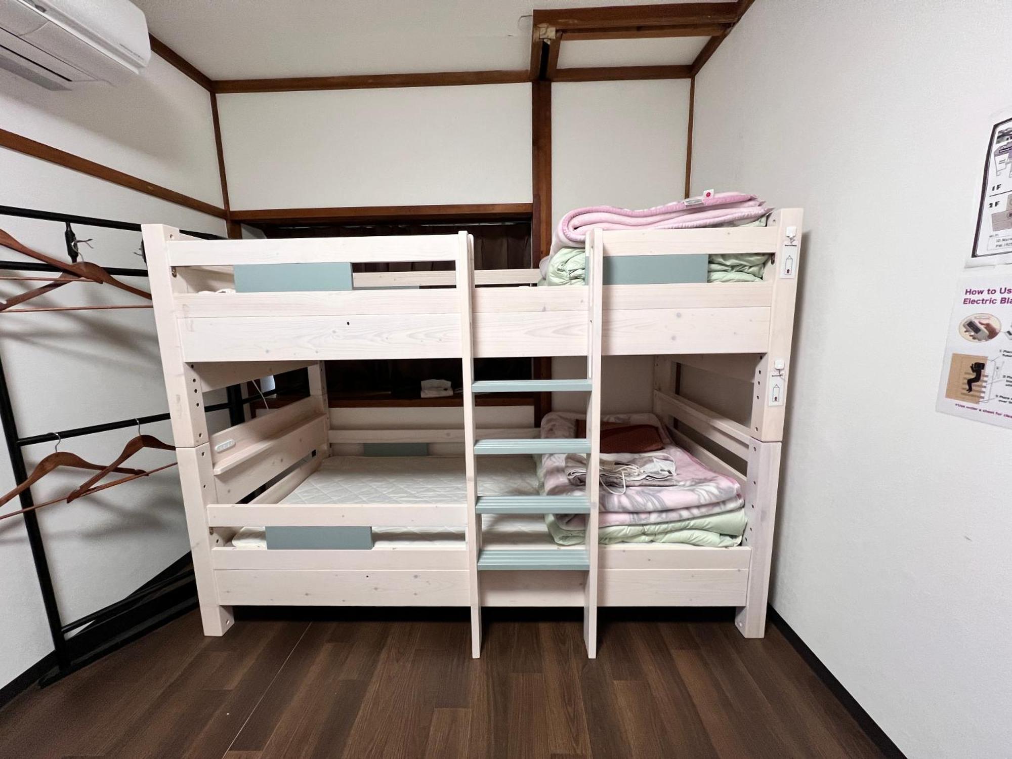 Hostel Murasaki Ryokan Такаяма Екстериор снимка