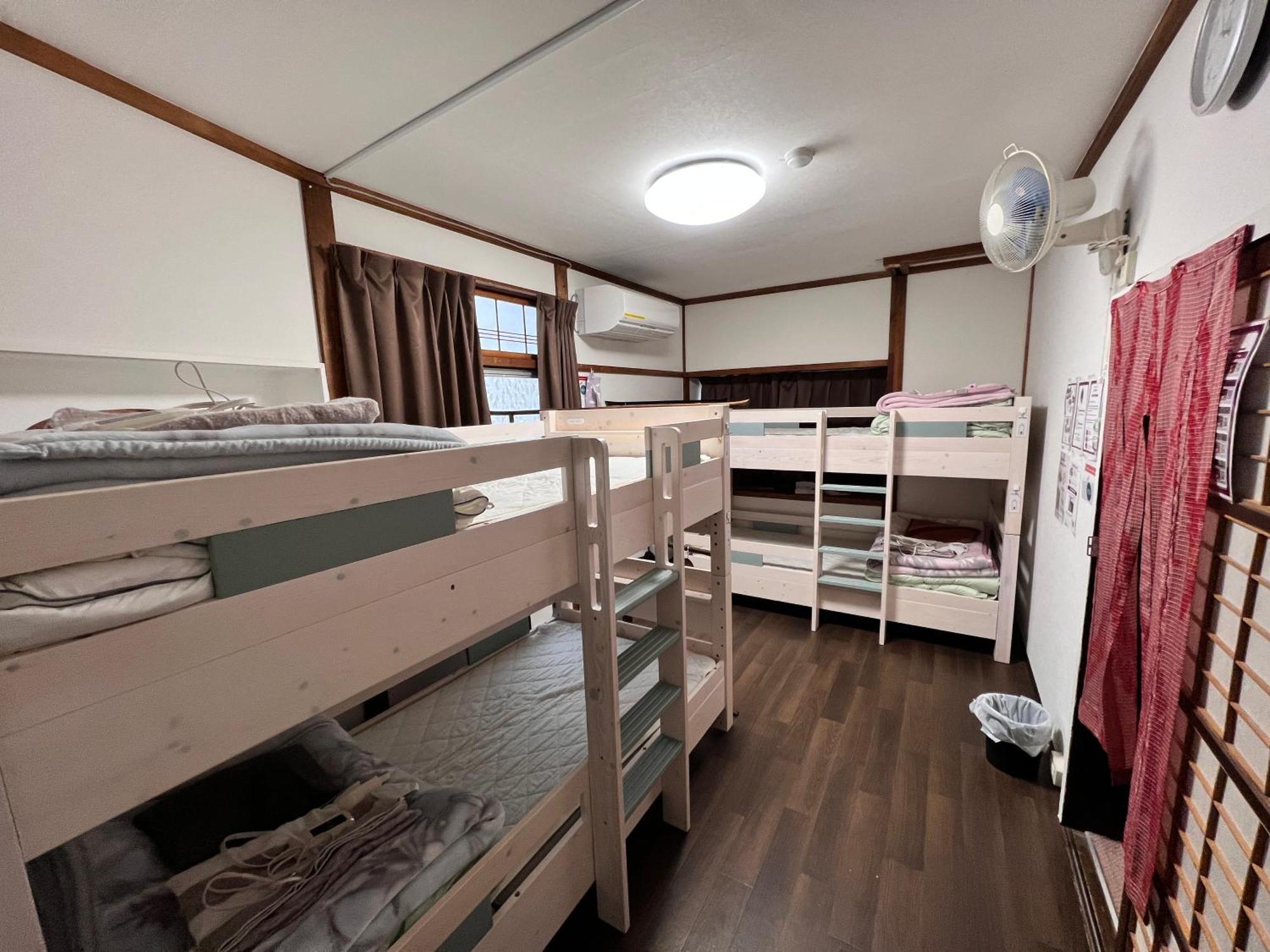 Hostel Murasaki Ryokan Такаяма Екстериор снимка