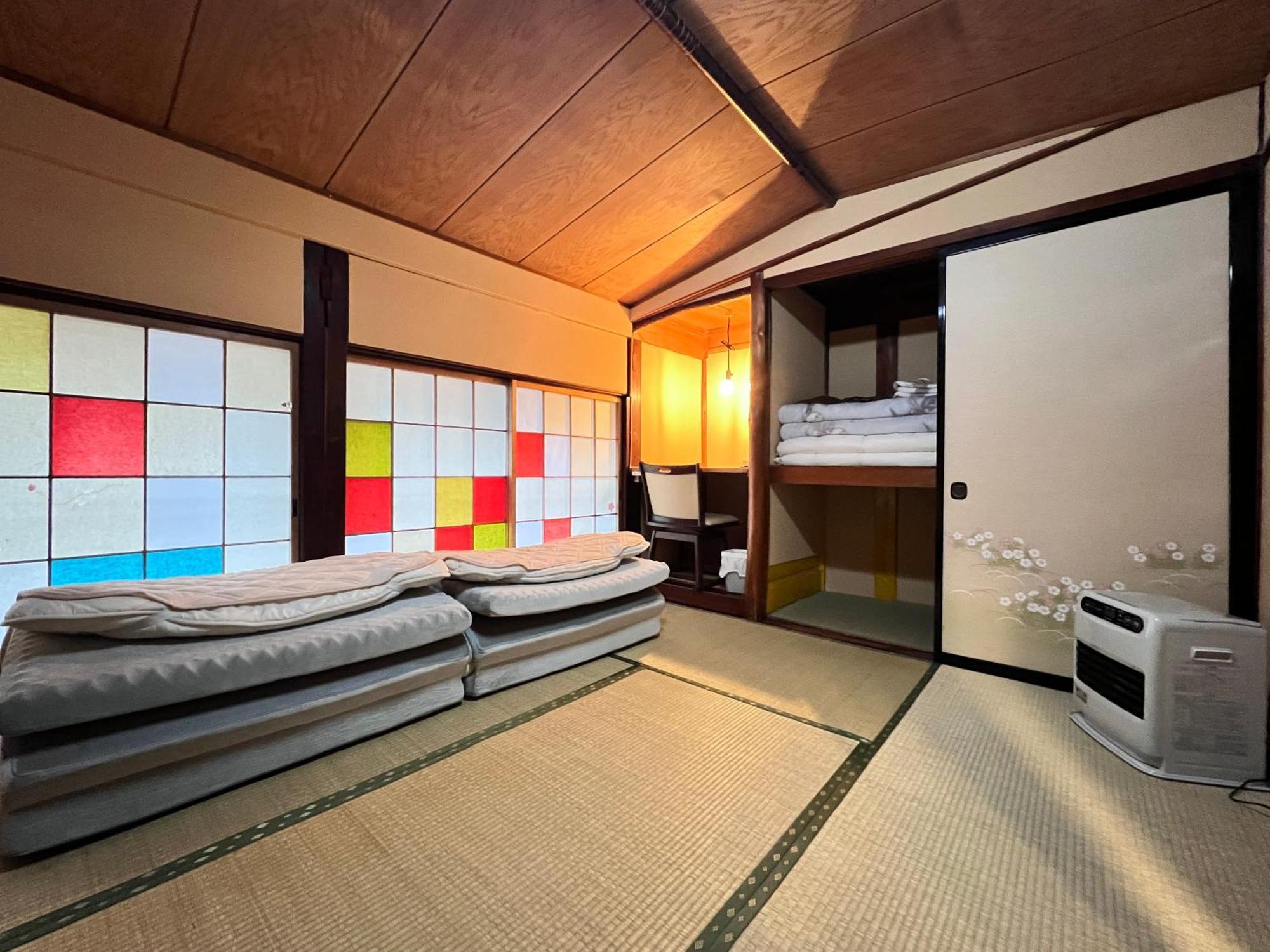 Hostel Murasaki Ryokan Такаяма Екстериор снимка
