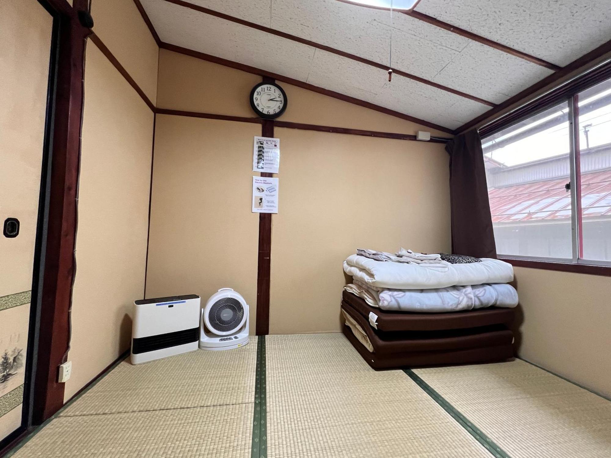 Hostel Murasaki Ryokan Такаяма Екстериор снимка