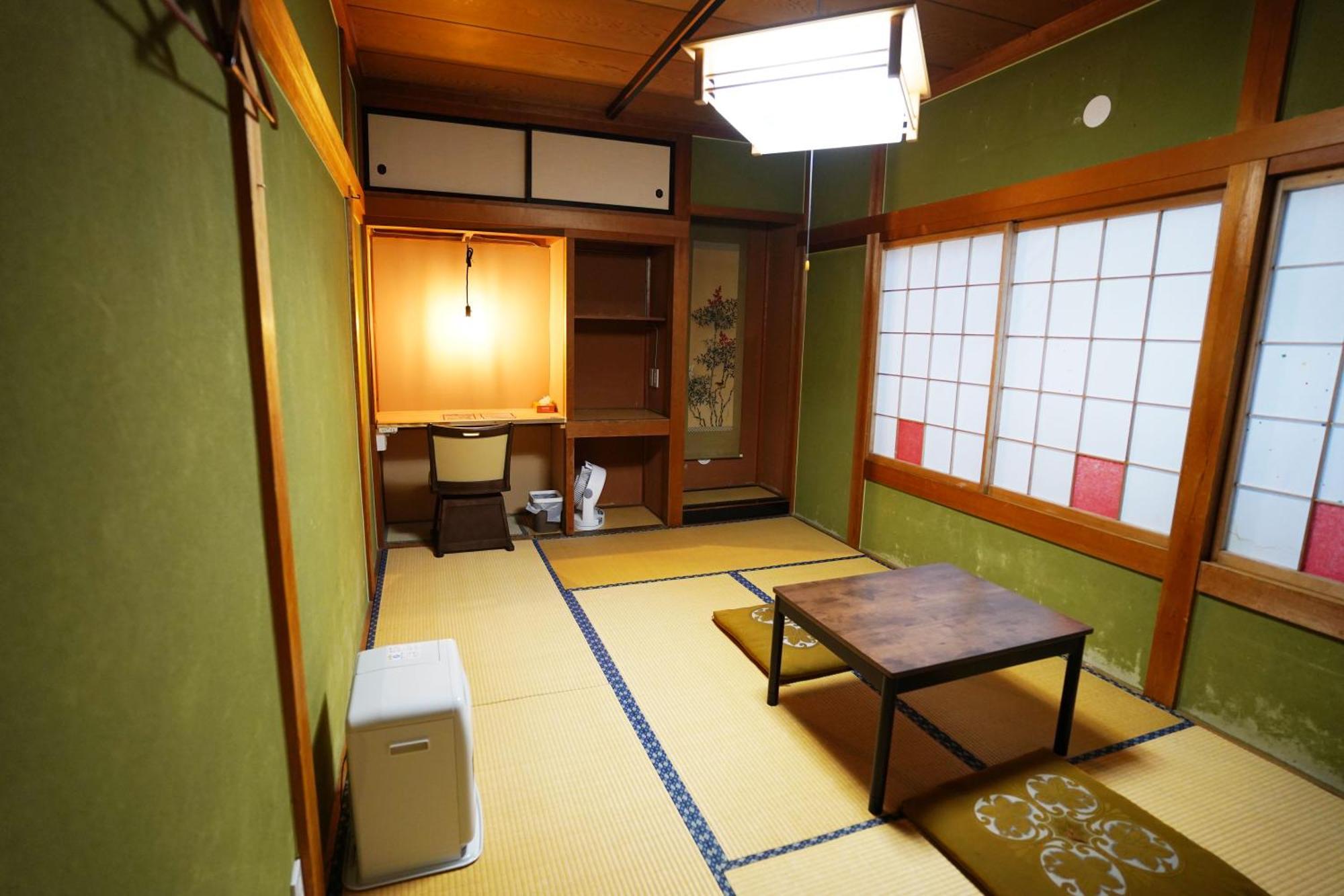 Hostel Murasaki Ryokan Такаяма Екстериор снимка